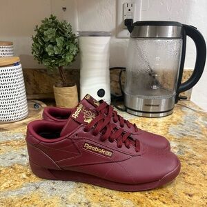 NWOT Reebok Freestyle Low Size 6 Narrow Fit